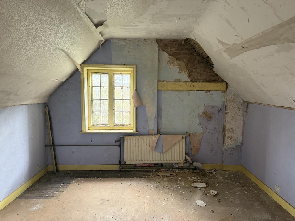 Lot: 113 - FOUR-BEDROOM DETACHED HOUSE ON PLOT OF 0.37 ACRES FOR IMPROVEMENT OR REDEVELOPMENT - Loft room